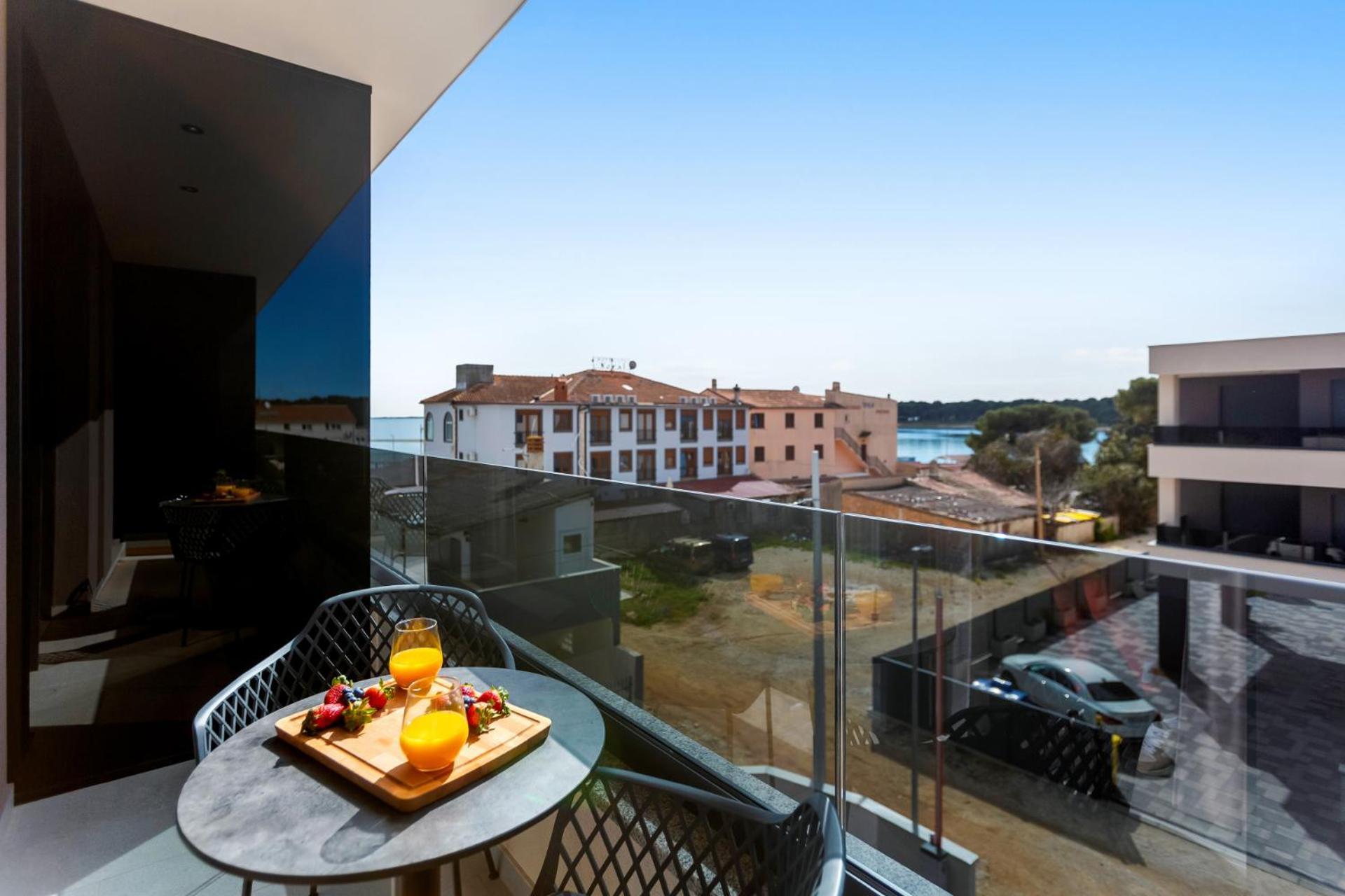 Fly Rooms Medulin - 50M From The Beach - New 2024 Room photo